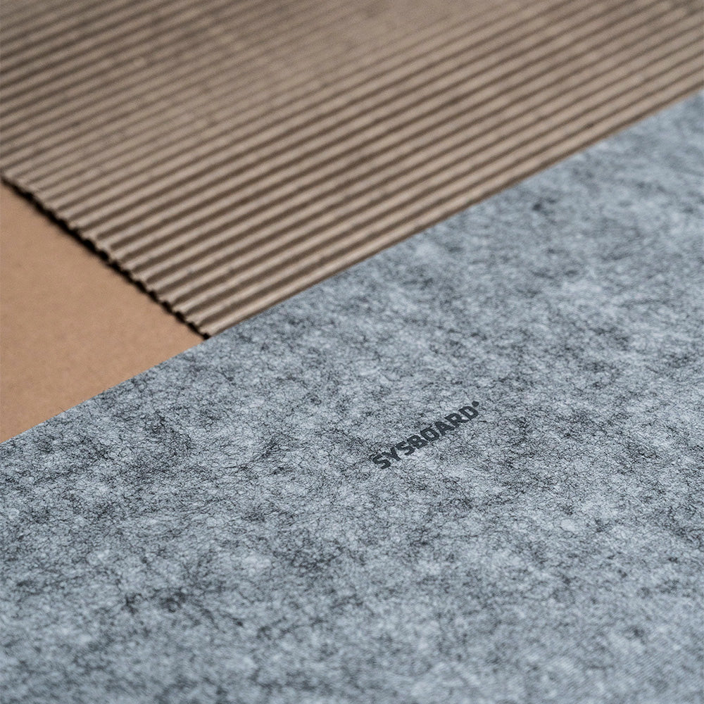 Nahaufnahme das SYSBOARD FLEX Materials mit SYSBOARD Schriftzug