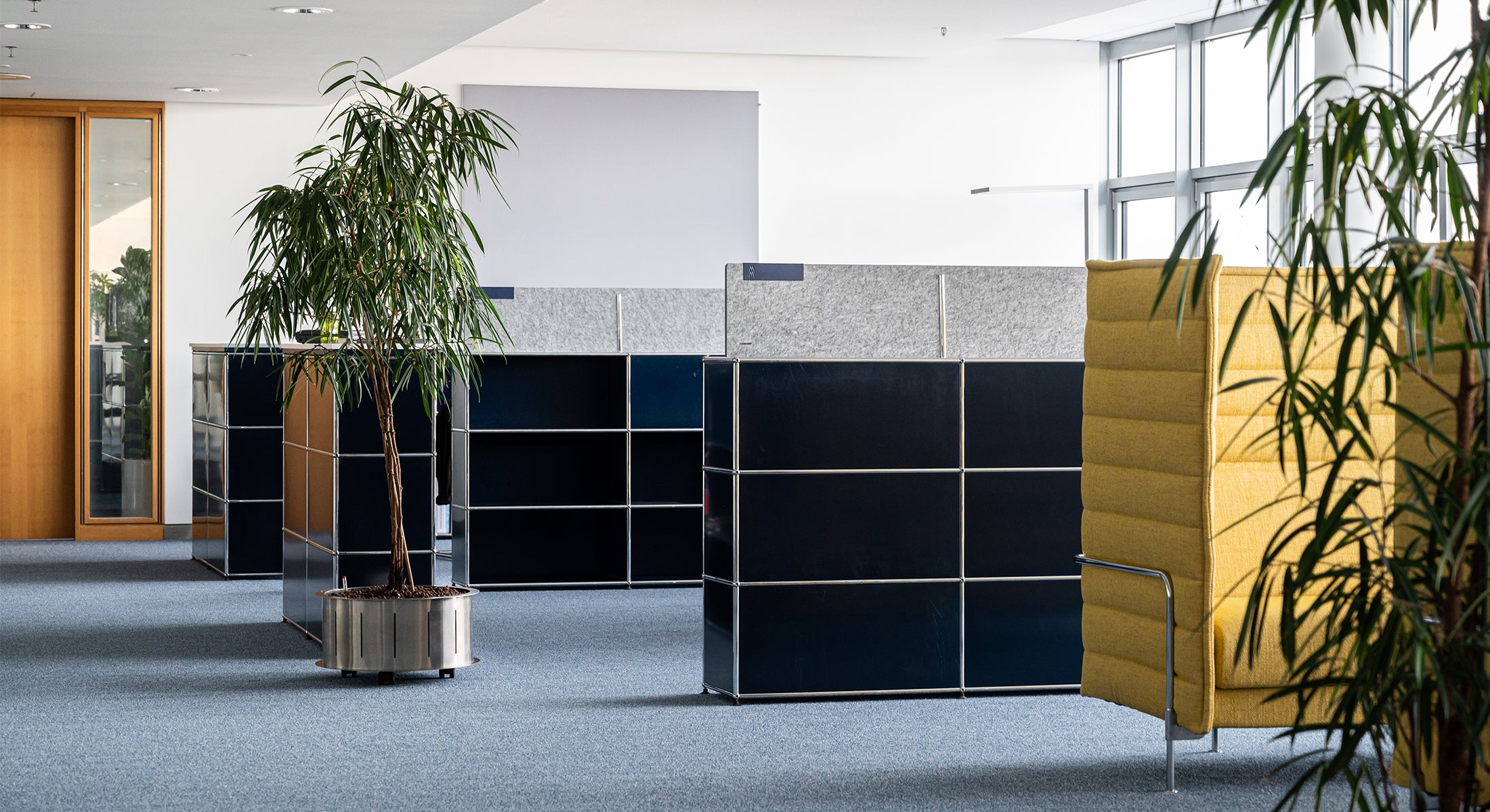 sysboard USM Raumtrenner, Großraumbüro Messe Leipzig, Schallabsorbierend, New Work