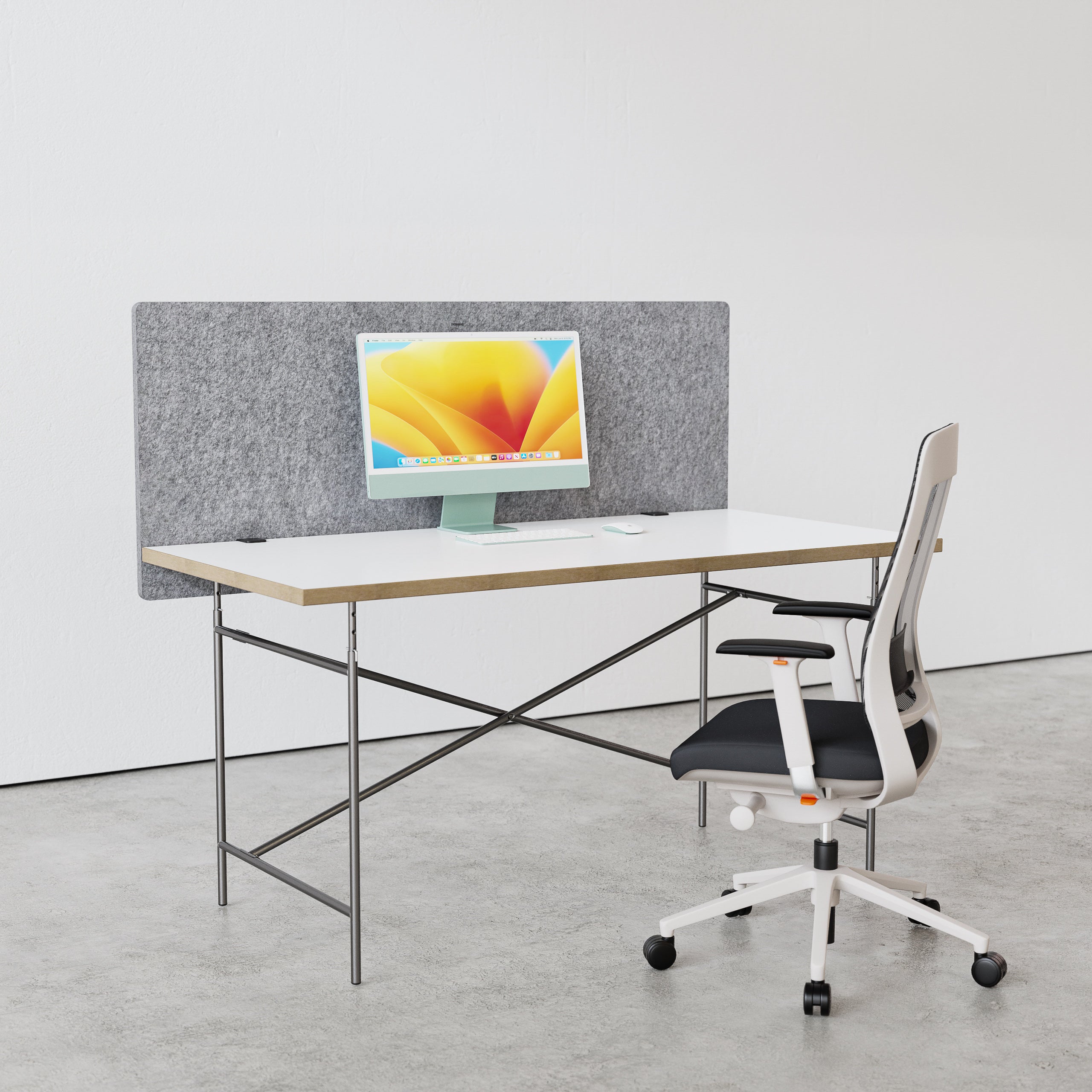 FLEX FIX normal grau, ist ein akustisch hoch wirksame Schreibtischtrennwand innerhalb der FLEX akustik Familie. In verschiedenen farben erhältlich, biegsam, ökologisch, recycelt, Office , Home Office, SYSBOARD