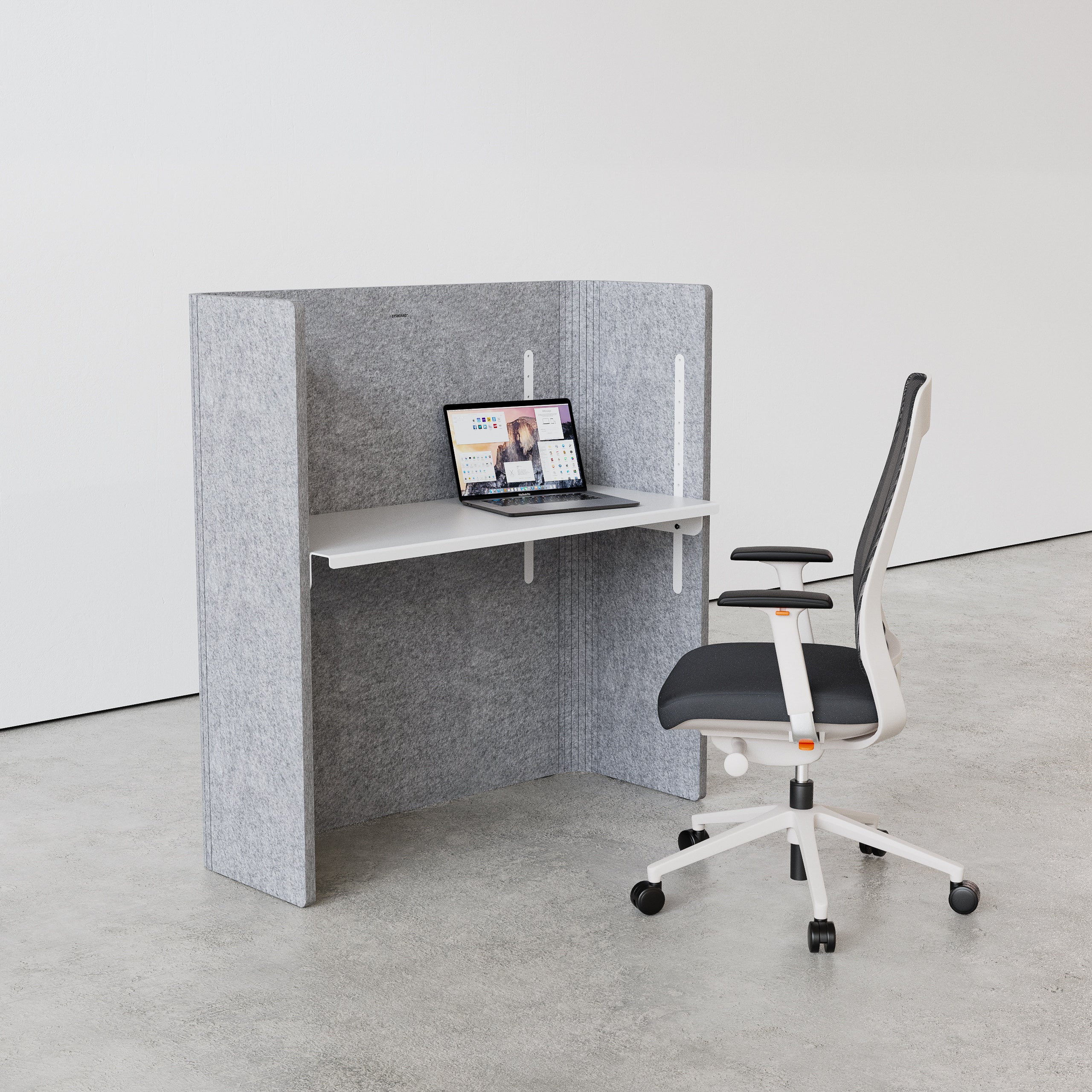 FLEX DESK normal grau, ist ein akustisch hoch wirksamer Schreibtisch innerhalb des FLEX akustik Familie. In verschiedenen farben erhältlich, biegsam, ökologisch, recycelt, höhenverstellbar, Ergonomie, Home Office, SYSBOARD